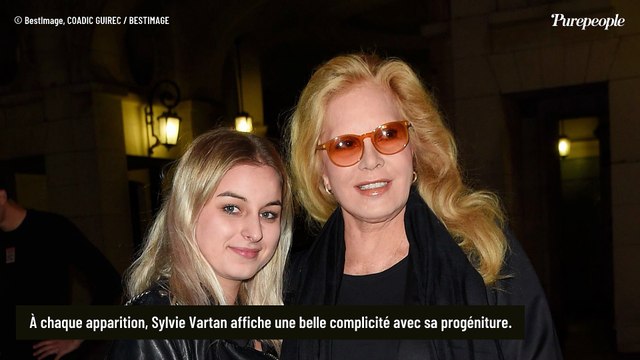 Sylvie Vartan, mère de David Hallyday (59 ans) et de Darina (27 ans) revient sur leur éducation marquée par un grand écart d'âge