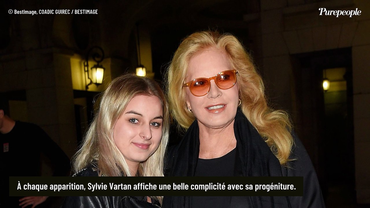 Sylvie Vartan, mère de David Hallyday (59 ans) et de Darina (27 ans) revient sur leur éducation marquée par un grand écart d'âge