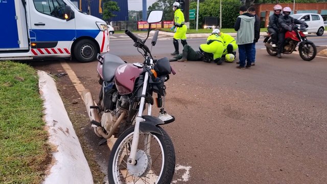 Motociclista fica ferido em colisão com Fluence no Trevo do Portal, em Cascavel