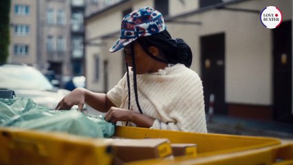 Homme Riche Profitant D'une SDF