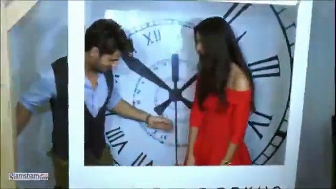 Sidharth Malhotra just redefined ‘cool’ with the way he surprised Katrina Kaif 😎🔥 talk about smooth moves!  #glamsham #sidharthmalhotra #katrinakaif #bollywoodvibes #surprisegoals #coolmoment  glamsham, sidharth malhotra, katrina kaif, bollywood vibes,