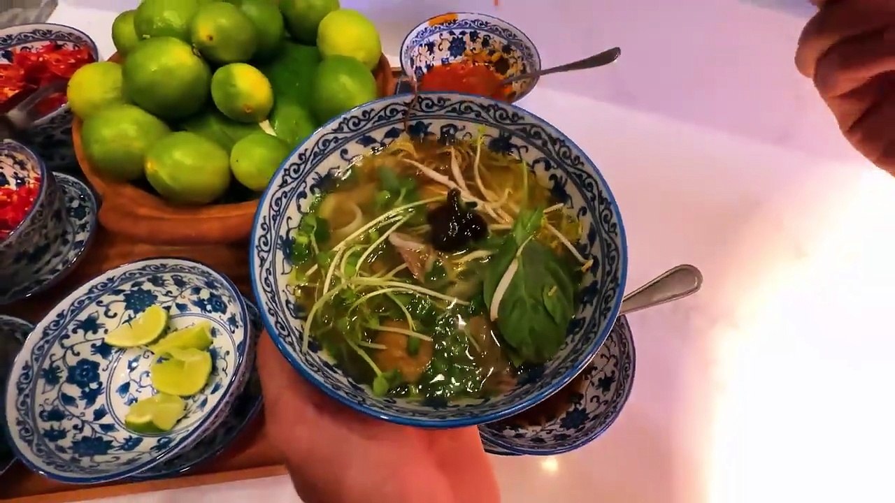 104. $1000 Dining in Vietnam!! Eating in the Presidential Suite!!