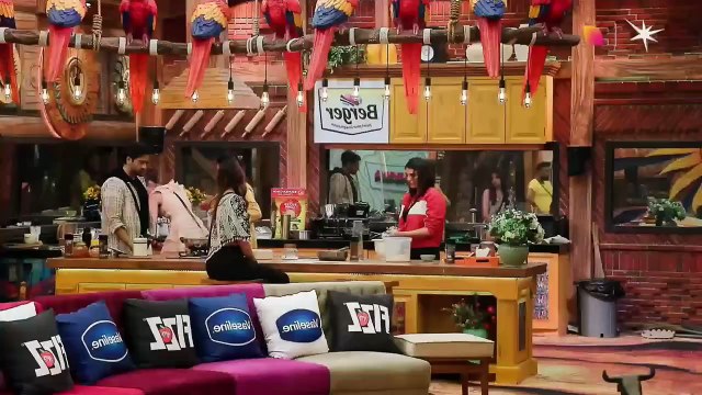 Mitali gate angry making roti