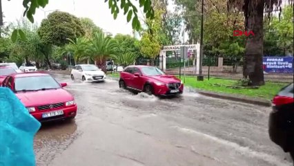 Samsun’da 5 dakikalık sağanak, cadde ve sokakları göle döndürdü!