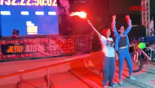 Tel Aviv, festa delle famiglie degli ostaggi dopo intesa tra Hamas e Israele