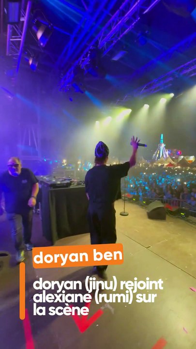 Doryan Ben (Jinu) rejoint Alexiane Broque (Rumi) du film kpop demon hunters sur la scène de la Nocturne de la Foire de Marseille #alexianebroque #doryanben #kpopdemonhunters #rumi #jinu #foiredemarseille #concert #live #showcase #radiostar