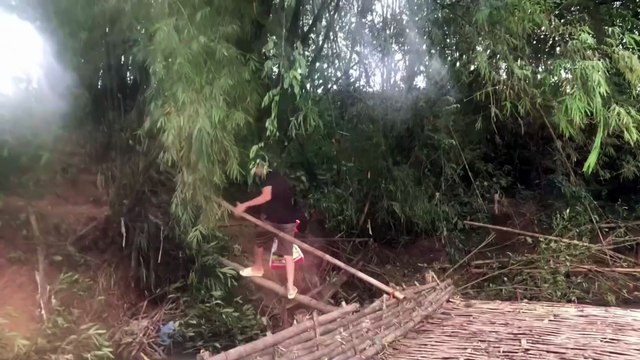 Traditional Vietnamese Bamboo Weir Fishing Technique (Only Villagers Know)