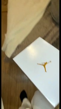 Pas de react aujourd'hui mes poulets, je suis en préparation pour ma marque, merci pour vos messages d'ailleurs 🙏