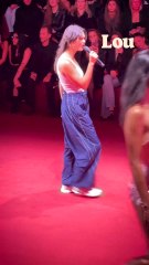 Quand la chanteuse Miki ouvre le défilé Etam 🎤✨Rendez-vous le 3 octobre pour son premier album Industry Plant.