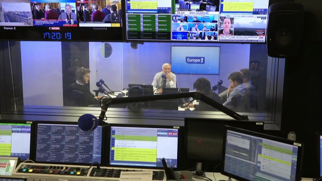 Crise politique : Emmanuel Macron «va bientôt dissoudre ses propres réformes», ironise un auditeur