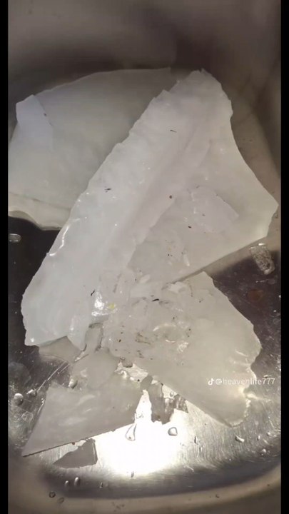 Alla öar flydde, och bergen fanns inte mer. Stora hagel, tunga som talenter, föll från himlen över människorna, och de hädade Gud för hagelplågan eftersom den var mycket svår.Upp.16:20