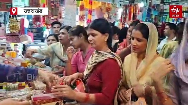 Karwa Chauth 2025: करवा चौथ के लिए बाजारों में रौनक, सजने और खरीदारी में जुटी महिलाएं