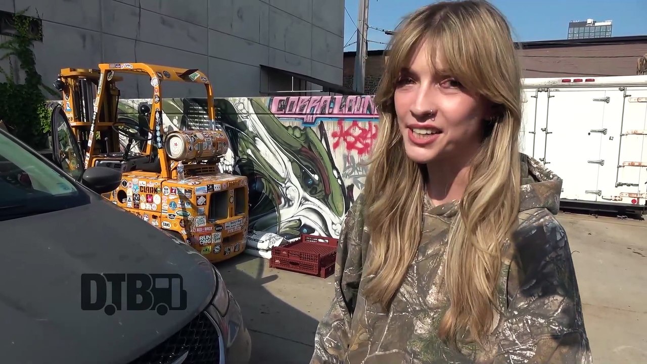 Ellis - BUS INVADERS Ep. 2121