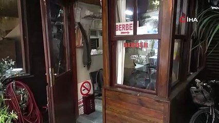 Tek koltuklu dükkanda yarım asırlık zanaat: 45 yıldır aynı kulübede berberlik yapıyor