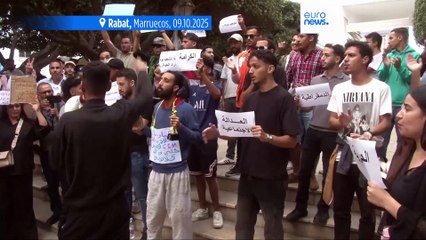 Los jóvenes marroquíes pausan durante 24 horas sus protestas a la espera del discurso de Mohammed VI