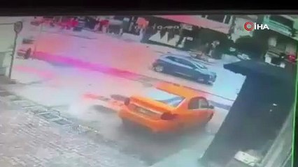 Bursa’da feci kaza! Otobüs ve kamyonetin altında kaldılar...