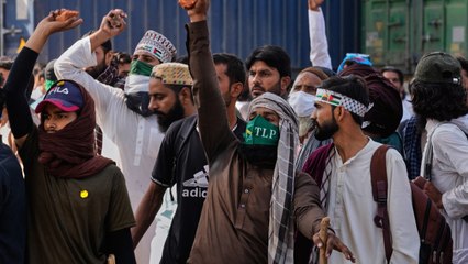 Video: Clashes rock Lahore during Labbaik's supporters pro-Palestine protest