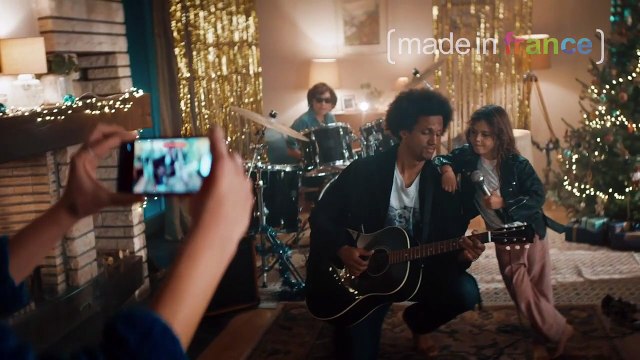 Johnny Hallyday – Pub Bouygues Telecom 2021 : Un hommage bouleversant pour Noël (by BETC Paris)