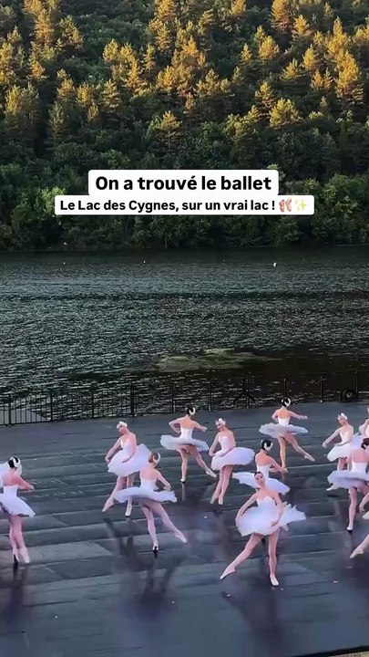 🎭✨ Le Lac des Cygnes sur un lac. Un ballet unique sur le lac Pancharevo avec gabriellatsocheva (Tiktok)