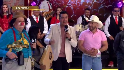 Pako Bernal cumple el sueño de tener una computadora