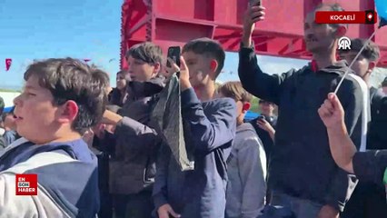 Selçuk İnan ve futbolcular kitap fuarında ziyaretçilerle buluştu