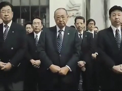 Le fabricant de glaces japonais Akagi Nyugyo a diffusé une pub d’une minute pour s’excuser d’avoir augmenté le prix de ses célèbres glaces de 60 à 70 yens. Première hausse en 25 ans.