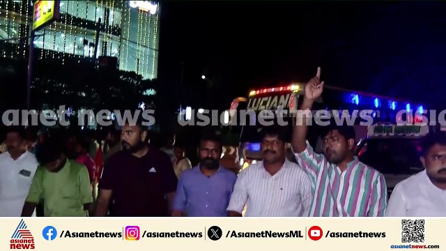 ഷാഫി പറമ്പിലിന് മർദനമേറ്റ സംഭവം; ആലപ്പുഴയിൽ ദേശീയപാത ഉപരോധിച്ച് യൂത്ത് കോൺഗ്രസ്