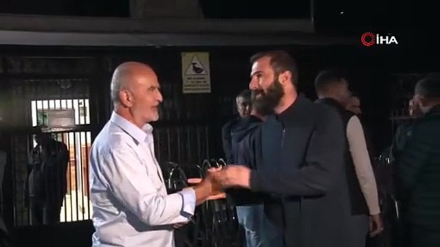 Adli Tıp Kurumunda işlemleri tamamlanan Türk aktivistler ailelerine kavuştu