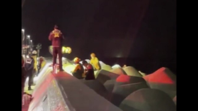 부산 해운대 방파제에서 50대 남성 떨어져 숨져 / YTN