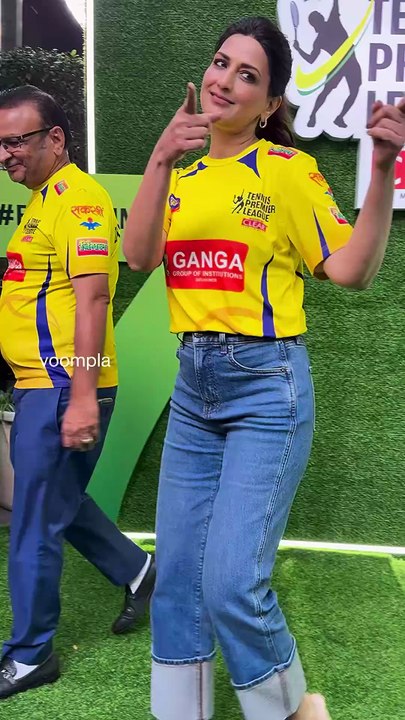 “aap late kyun aaye.” quips sonali bendre as she pops out for an event