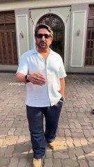 chitchat with ghafoor. “poori pichchar banaani chahiye ghafoor ke upar” says arshad warsi as he steps out of a restaurant