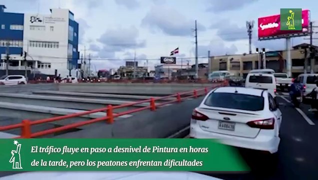 El tráfico fluye en paso a desnivel de Pintura en horas de la tarde, pero los peatones enfrentan dificultades