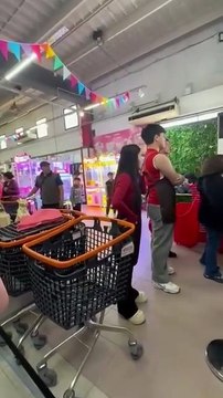 Una mujer denunció que trabajadores de un supermercado chino gol