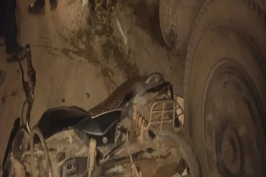आंध्रप्रदेश पासिंग ट्रक की चपेट में युवक की मौत