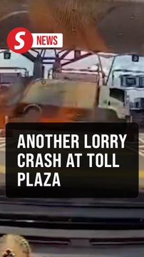 Garbage truck crashes into Puchong selatan toll plaza