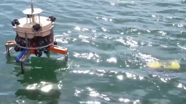 Des robots autonomes collectent les déchets marins