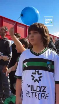 Kocaelispor Teknik Direktörü Selçuk İnan ve futbolcular kitap fuarında ziyaretçilerle buluştu