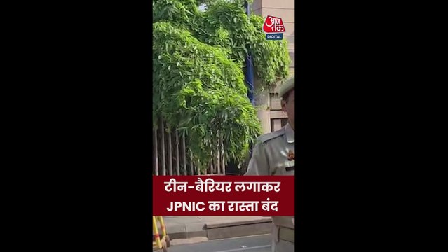 लखनऊ में पुलिस ने आंबेडकर पार्क से जुड़े मुख्य मार्ग को बैरिकेड किया