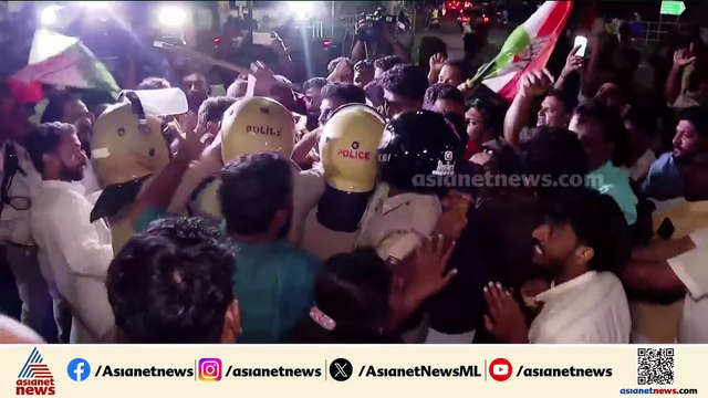 കോഴിക്കോട് കമ്മീഷണർ ഓഫീസിലേക്ക് മാർച്ച് നടത്തിയ കോൺഗ്രസ് നേതാക്കൾക്കെതിരെ കേസ്