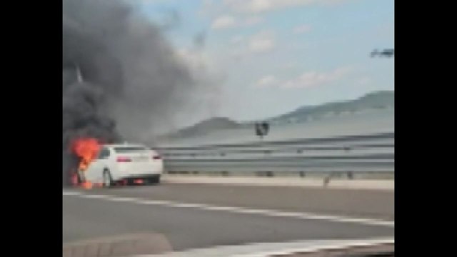 평택익산고속도로 달리던 차량에 불... 엔진 발화 추정 / YTN