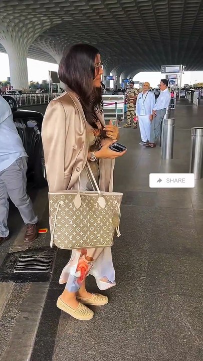 Bollywood Actress Nimrat Kaur Was Seen in Mumbai Airport 🔥❤️🥰