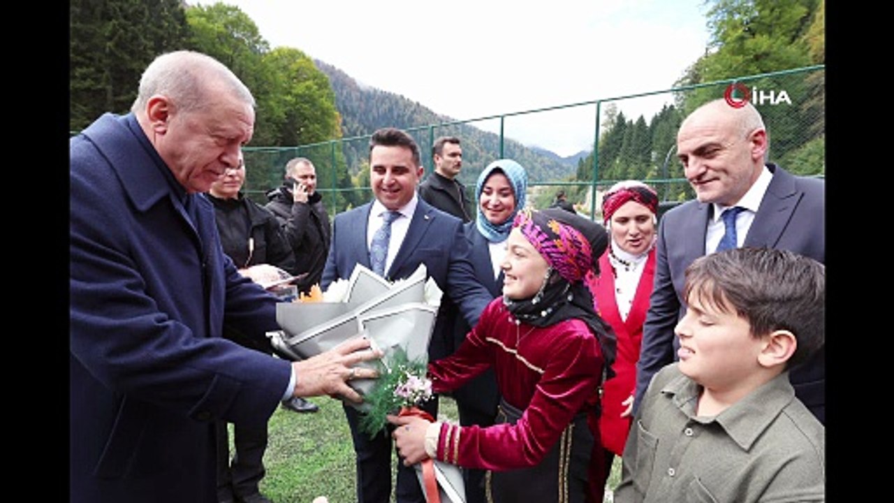Cumhurbaşkanı Erdoğan, Ayder Yaylası’nda vatandaşlara bir araya geldi