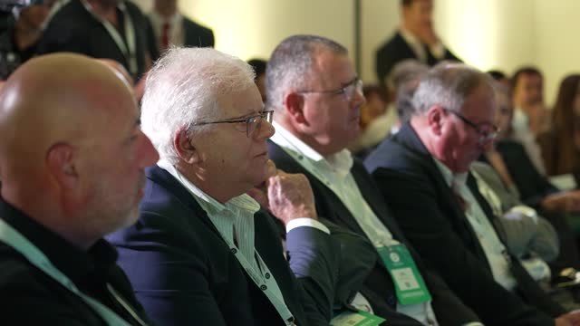 Deco, Gilberto Silva and Campbell share expertise on day three of Portugal Football Summit