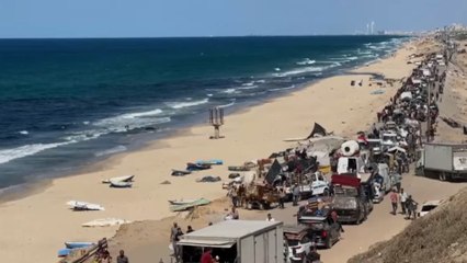 Miles de palestinos regresan a sus casas en una enorme columna humana y de vehículos