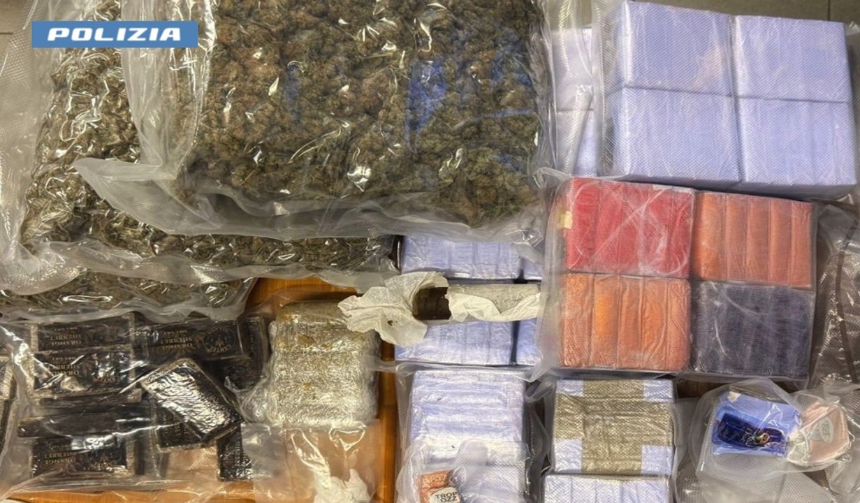 Milano - Sette arresti e oltre 50 chili di droga sequestrati in un blitz della Polizia (11.10.25)