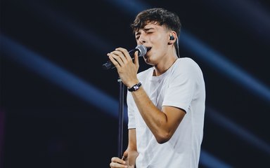 X Factor 2025: il 16enne Alessandro Tomasi canta Portami a ballare di Luca Barbarossa. La giuria in lacrime
