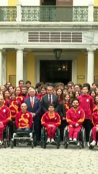 Dursun Özbek: İyi ki bu mektepten mezun oldum