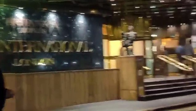 🚨CANARY WHARF BRITANNIA HOTEL Illegal Immigrants being sneaked in...