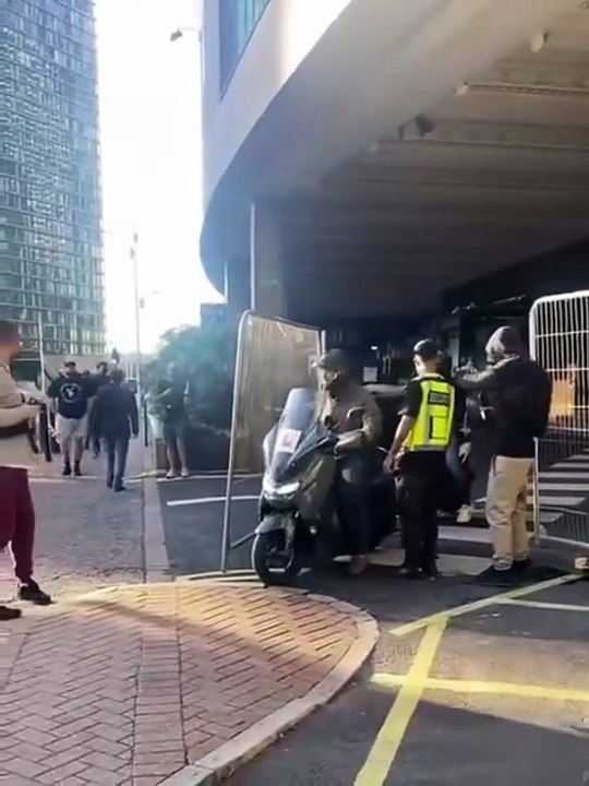 🚨BREAKING - The illegal migrants living in the luxury hotel in Canary Wharf...
