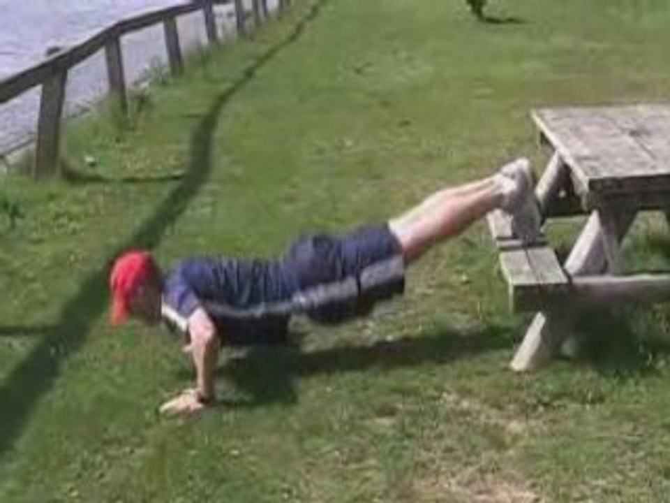 Benchpushupflying